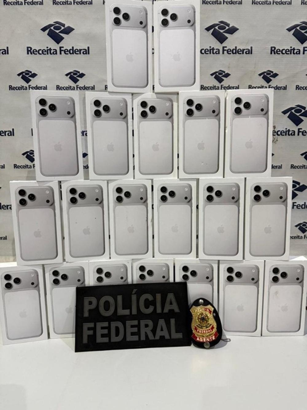 PF apreende 20 celulares irregulares no Aeroporto de Cascavel, no Paraná. - undefined