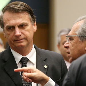 Bolsonaro diz que deve vender parte da Petrobras e critica 