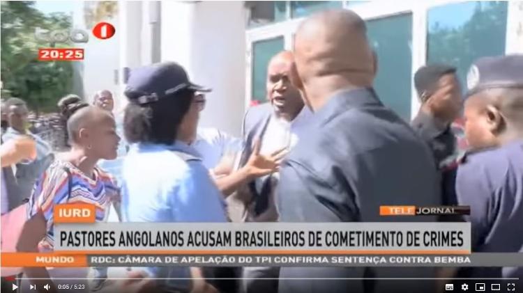 Houve tumulto em frente a um templo da Universal em Angola quando pastores tentaram entrar para ler um manifesto contra líderes brasileiros - Reprodução/TPA - Reprodução/TPA