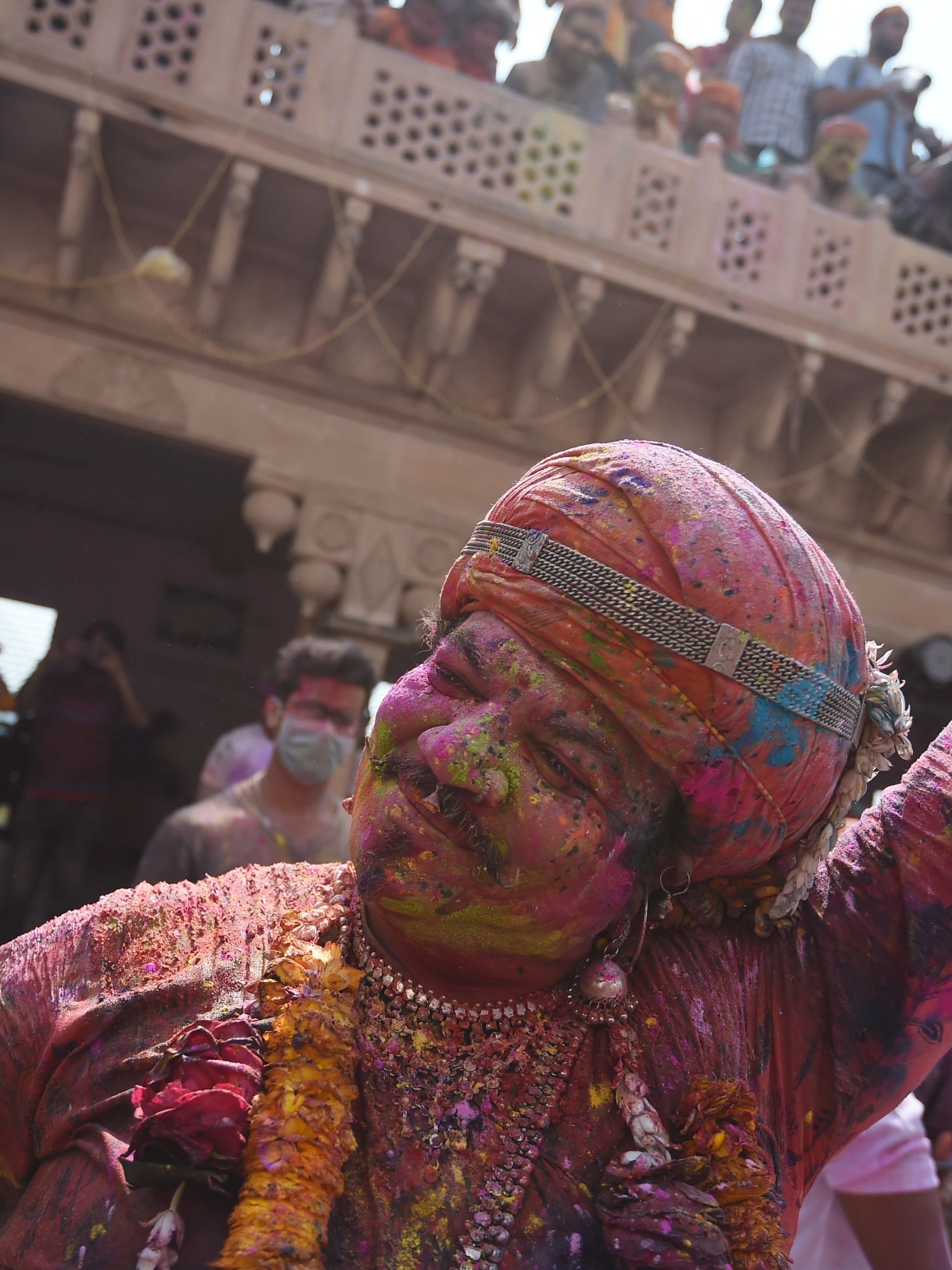 Indianos celebram o Holi, festival das cores, em meio a queda nos casos de  Covid-19; Veja FOTOS, Mundo