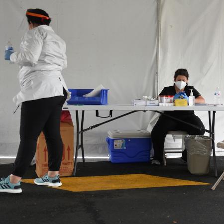 23.jun.2020 - Equipes de saúde coordenam os testes de covid-19 em Houston, no Texas; governo dos EUA não vai mais financiar diretamente 13 dos seus centros de testagem - Callaghan O"Hare/Reuters