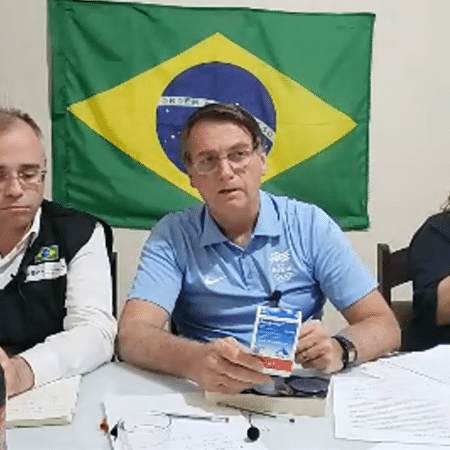 O presidente Jair Bolsonaro (sem partido) durante live semanal desta quinta (3) - Reprodução/YouTube