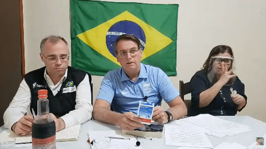 O presidente Jair Bolsonaro (sem partido) durante live semanal de hoje - Reprodução/YouTube