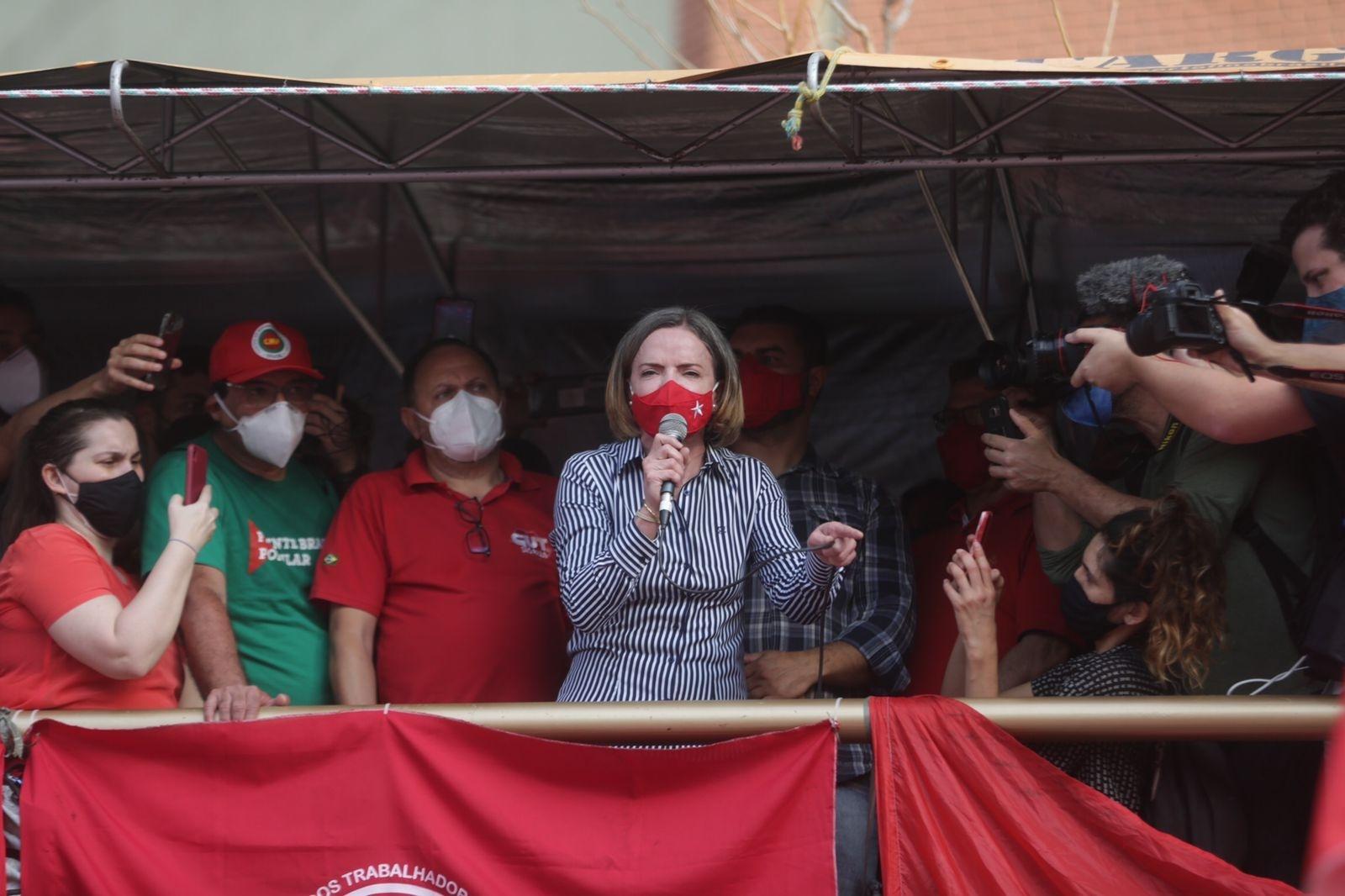 7.set.2021 - A deputada e presidente do PT Gleisi Hoffmann (PT-PR) discursa em ato contra Jair Bolsonaro no Vale do Anhangabaú - Ricardo Matsukawa/UOL