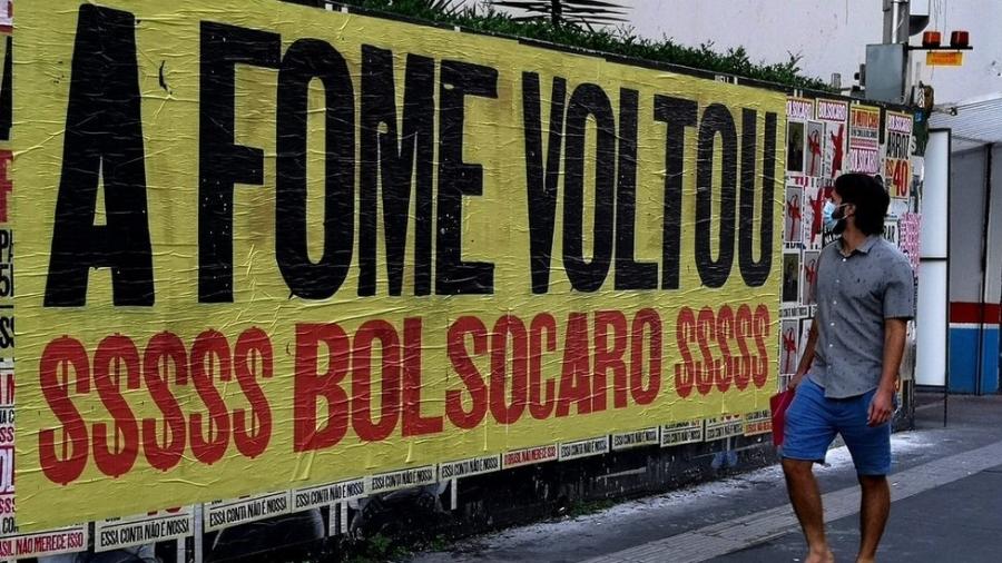 "A fome voltou", diz cartaz de protesto na Avenida Paulista, em São Paulo - Roberto Parizotti/Fotos Públicas