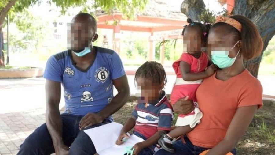O haitiano Patrick, a mulher e os dois filhos brasileiros foram deportados pelos EUA para o Haiti - BBC