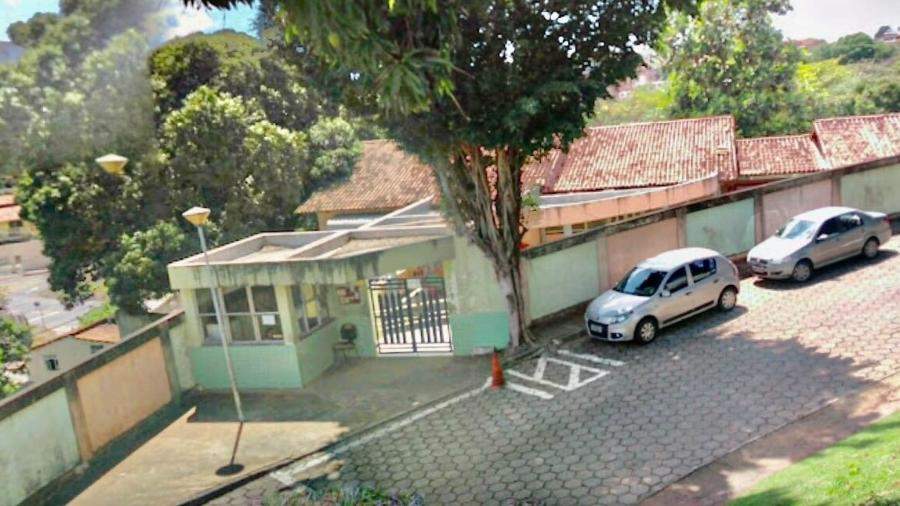 Escola em que criança foi atingida por bala perdida - Google Street View