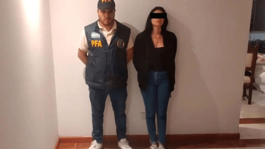 Com a brasileira foram apreendidas duas BMWs; jogador foi à polícia após investir mais de R$ 300 mil em suposta limpeza espiritual - Reprodução/Divisão Antifraude da Polícia Federal Argentina