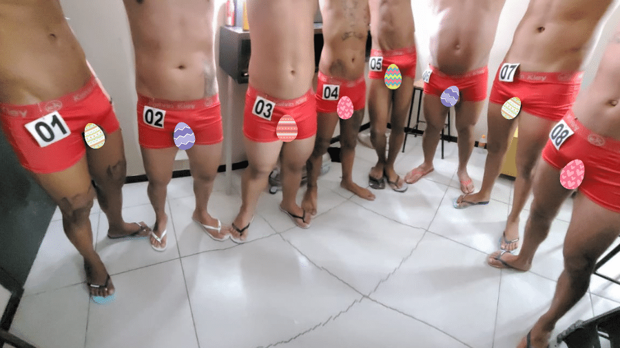 Competidores do concurso "Meu Ovo é um Show" exibem os testículos para avaliação - Divulgação