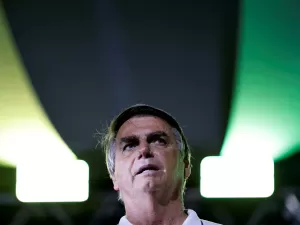 Tales: Corda está no pescoço de Bolsonaro; provas sobre joias são evidentes