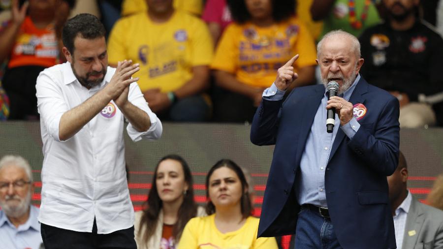 24.08.24 - O presidente Lula (PT) no comício do candidato a Prefeitura de São Paulo Guilherme Boulos (PSOL) - Miguel SCHINCARIOL / AFP