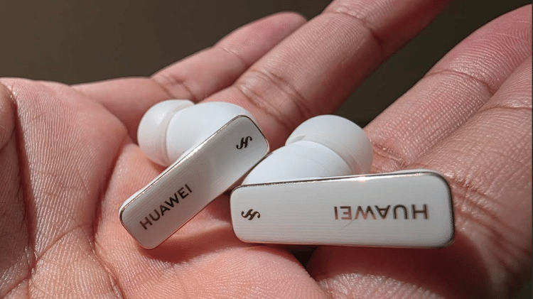 FreeBuds 4 Pro da Huawei tem design parecido com AirPods FreeBuds 4 Pro da Huawei tem design parecido com AirPods