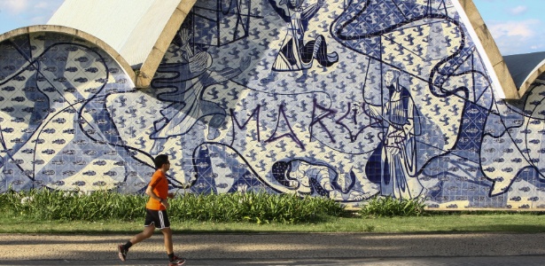 Painel pichado de Cândido Portinari, na igreja São Francisco de Assis, projetada pelo arquiteto Oscar Niemeyer em Belo Horizonte - Flávio Tavares/ Hoje em Dia/ Estadão Conteúdo