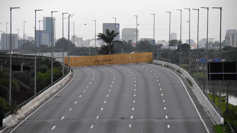 7.dez.2018 - Vista do viaduto que cedeu na Marginal Pinheiros - Ronaldo Silva/Futura Press/Estadão Conteúdo