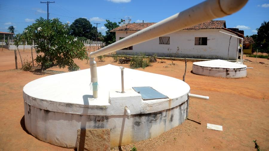 Cisterna instalada no município de Palmeira dos Índios, no semiárido alagoano  - Beto Macário/UOL