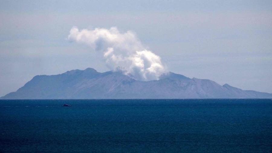 Vulcão entrou em erupção enquanto turistas visitavam a Ilha Branca, na Nova Zelândia - AFP/Getty images