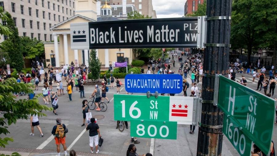5.jun.2020 - Prefeita de Washington, DC, renomeou uma rua em frente à Casa Branca como "Black Lives Matter" (Vidas Negras Importam, em tradução livre) - Tasos Katopodis/Getty Images