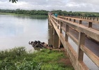 Caminhão cai de ponte que liga Minas Gerais a São Paulo; motorista morre - Raiox Frutal/Reprodução