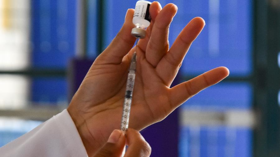 Vacina da Pfizer deve vacinar mais de 300 mil pessoas que receberam a dose da Janssen - Roberto Casimiro/Fotoarena/Estadão Conteúdo