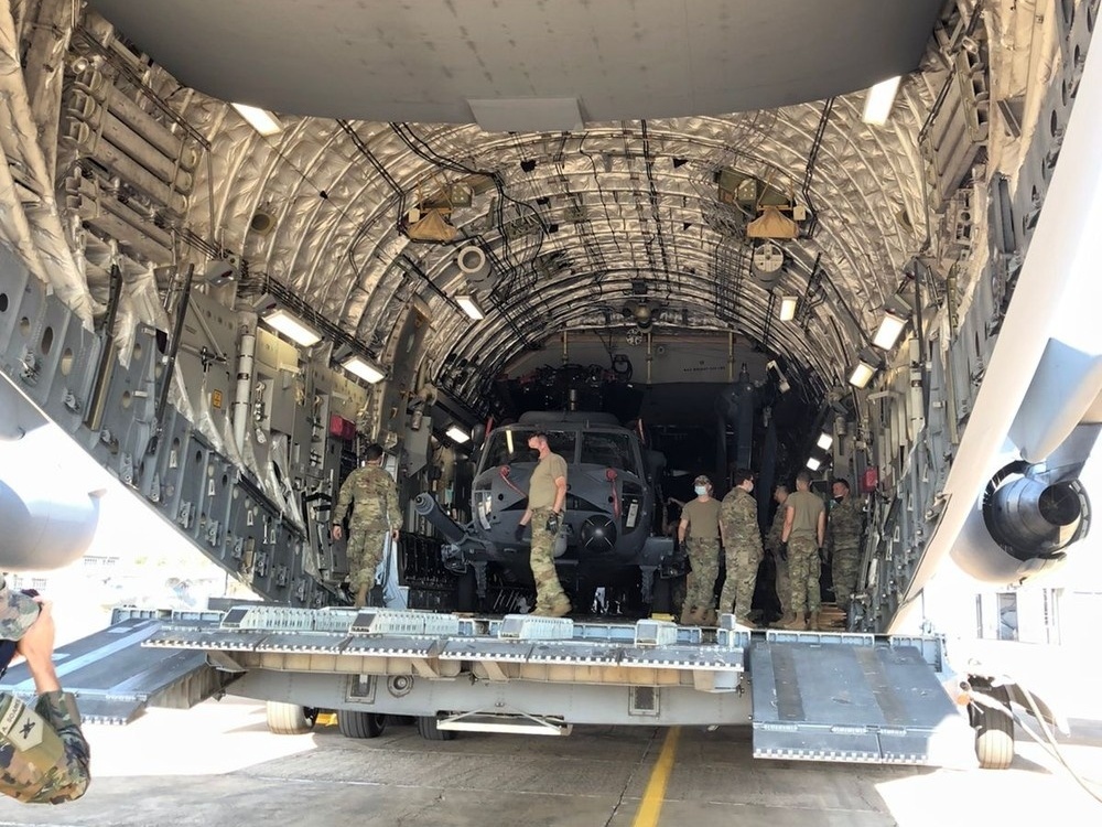 Aviões dos EUA chegam ao Brasil com helicópteros para simulação de guerra 