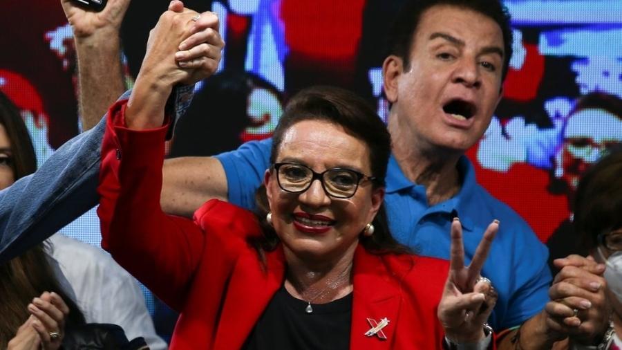 Xiomara Castro já comemorou o resultado eleitoral no próprio domingo - Reuters