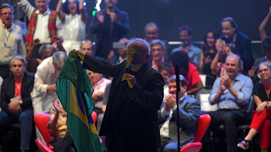 O ex-presidente do Brasil Luiz Inácio Lula da Silva durante a cerimônia de encerramento da reunião do Grupo Puebla na Universidade do Estado do Rio de Janeiro - Mauro Pimentel/AFP
