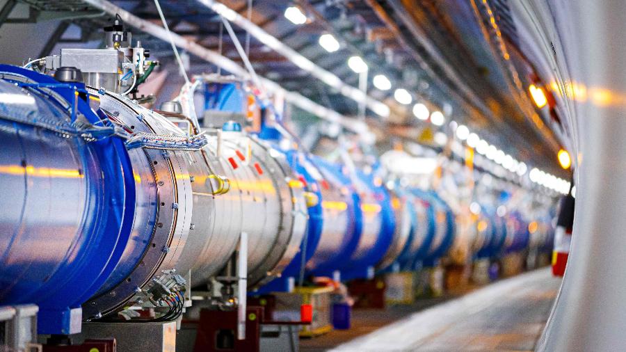 Foto de fevereiro de 2020 mostra infraestrutura do Grande Colisor de Hádrons (LHC) - Valentim Flauraud/AFP