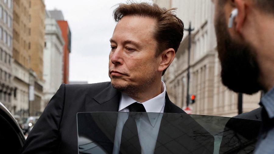 Elon Musk, dono do X, deixando escritório da companhia em Washington