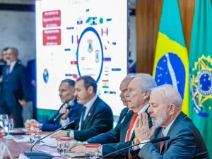 Sem saber onde cortar, Lula ataca isenção: 'Rico tomou conta do orçamento'