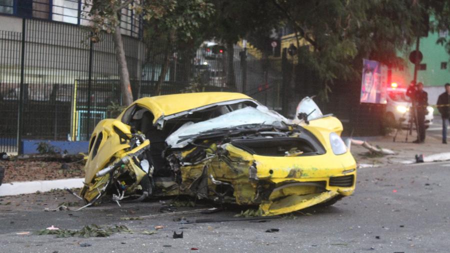 29.jul.2024 - Motorista de um Porsche atropelou e matou um motociclista na Avenida Interlagos, na zona sul da cidade de São Paulo (SP) - ALEXANDRE SERPA/ATO PRESS/ESTADÃO CONTEÚDO