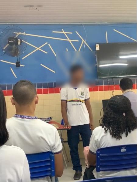 Aluno de escola estadual de Pernambuco faz pregação para alunos em sala de aula nos chamados "intervalos bíblicos" - Reprodução/TikTok