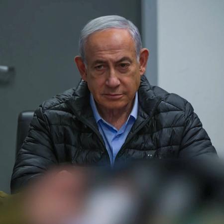 Primeiro-ministro israelense, Benjamin Netanyahu, participa de reunião no centro de comando do Ministério da Defesa em Tel Aviv