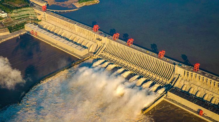 Vista aérea da barragem das Três Gargantas, na província de Hubei, na China