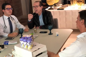 Reprodução/Twitter/Carlos Bolsonaro Reprodução/Twitter/Carlos Bolsonaro