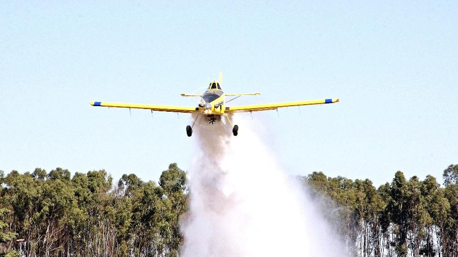 Avião agrícola realiza simulação de combate a incêndio - Anderson Machado/Divulgação/Sindag