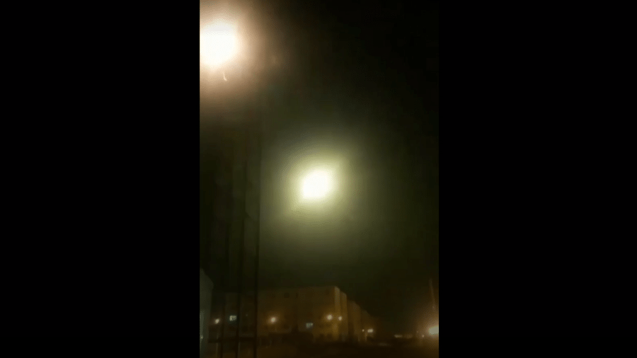 Vídeo divulgado pelo jornal New York Times mostra momento em que avião ucraniano explode enquanto voa sobre o Irã - Reprodução/NewYorkTimes