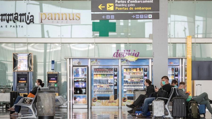 29.abr.2020 - Movimentação no aeroporto de Barcelona durante pandemia do novo coronavírus - Xavi Torrent / Getty Images