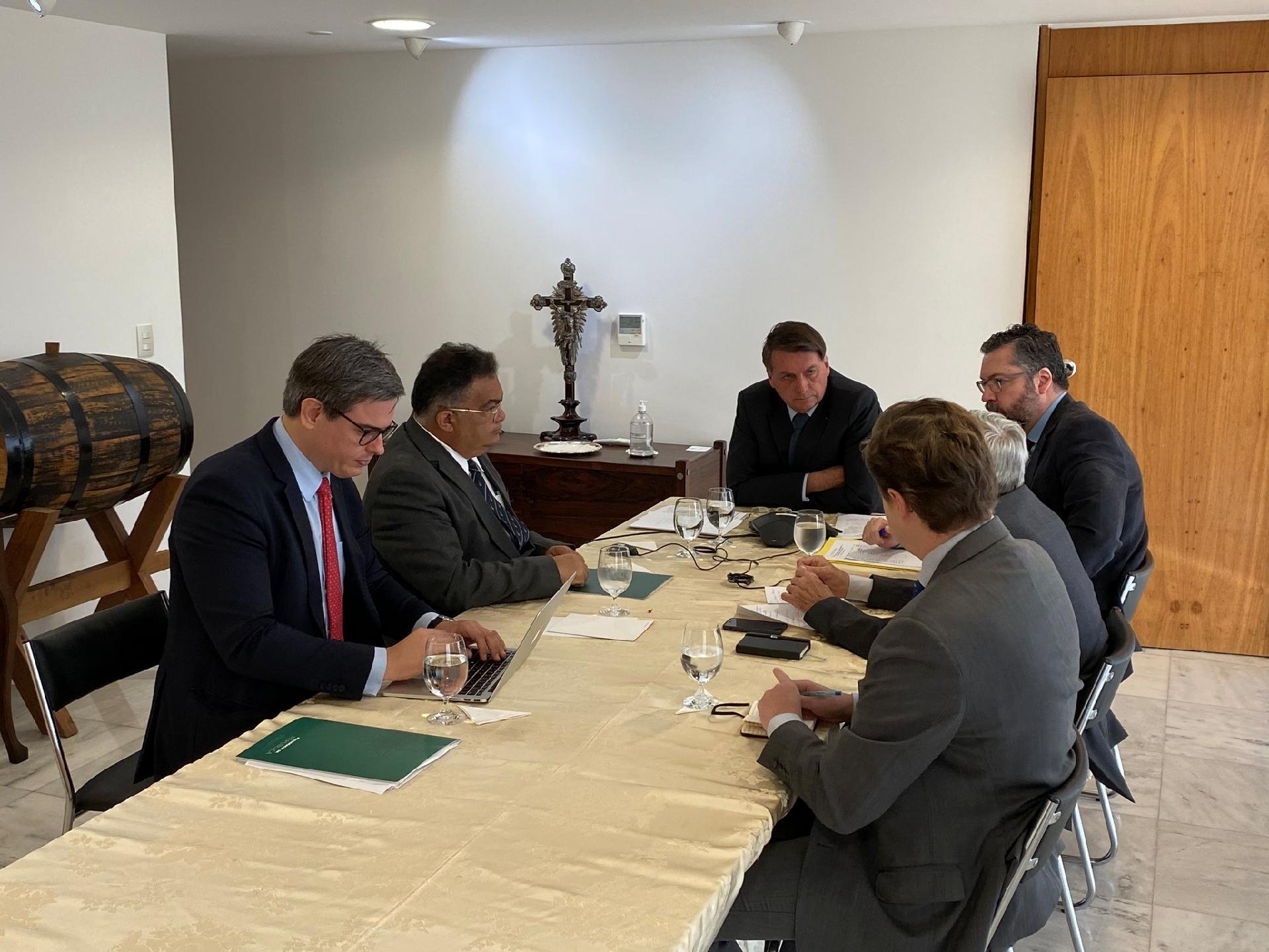 Coronavírus: Bolsonaro e Putin conversam sobre ampliar cooperação ...