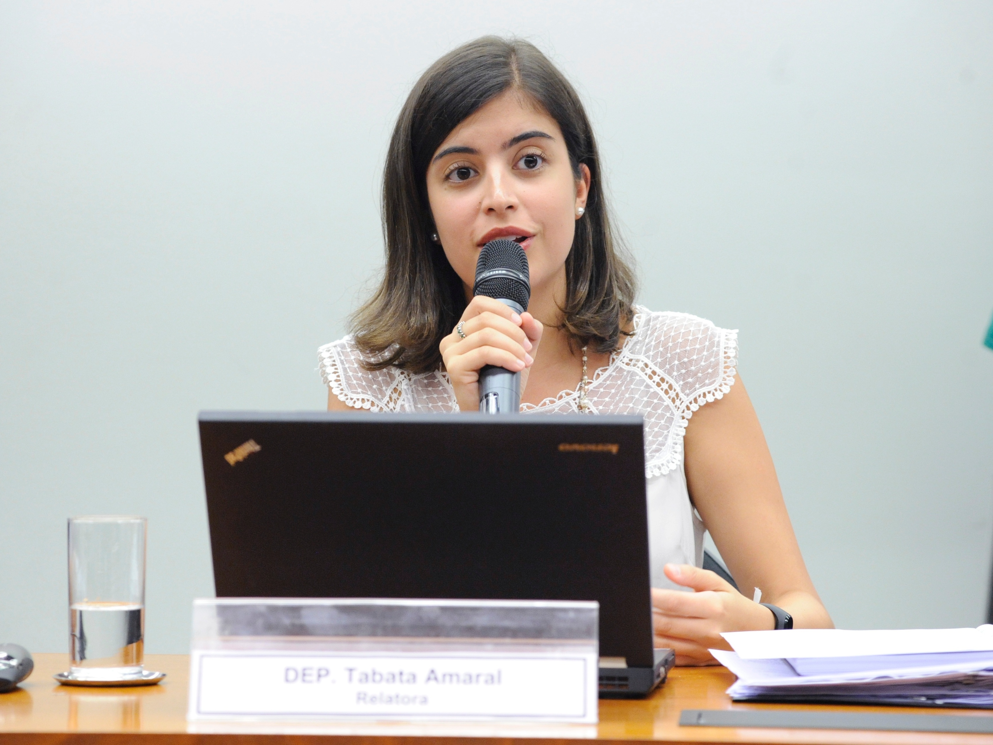 Deputada Tabata Amaral diz que foi diagnosticada com covid-19