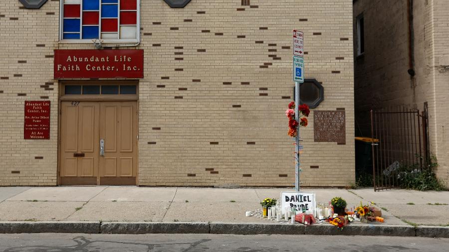 Memorial em homenagem a Daniel Prude, morto após ser vítima de violência policial em Rochester, Nova York.  - LINDSAY DEDARIO/REUTERS