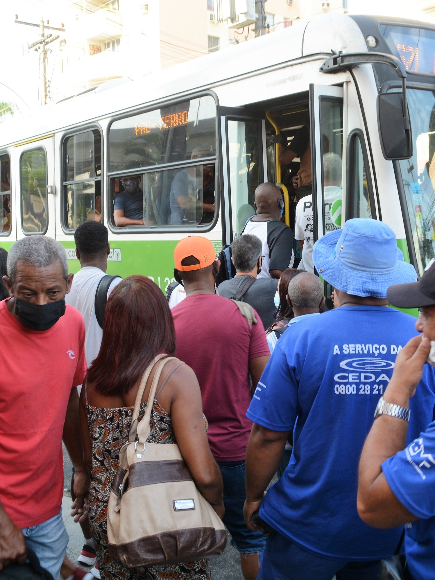 RJ: relatório denuncia que 37 linhas de ônibus sumiram durante a pandemia -  23/04/2021 - UOL Carros