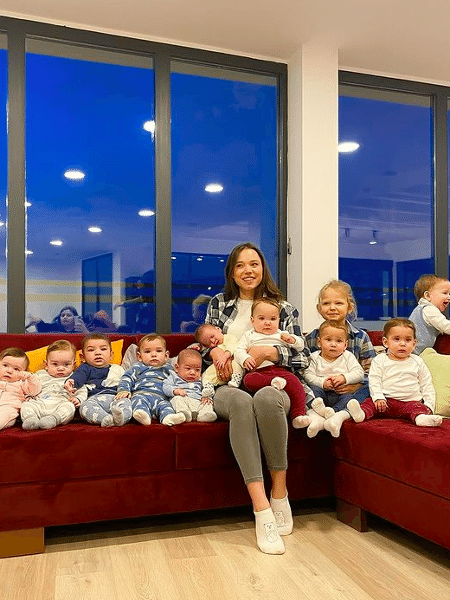 Russa tem dez filhos por barriga de aluguel e planeja mais - Reprodução/Instagram