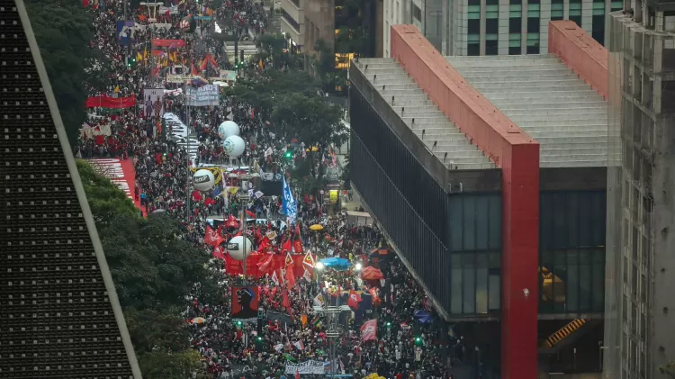 Protesto contra Bolsonaro reuniu milhares de pessoas em São Paulo - DANIEL TEIXEIRA/ESTADÃO CONTEÚDO - DANIEL TEIXEIRA/ESTADÃO CONTEÚDO