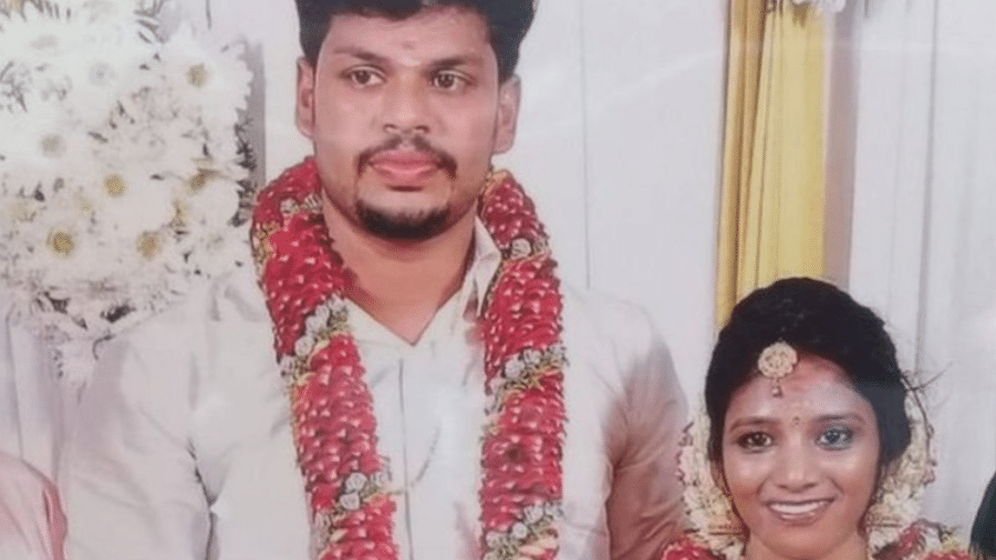 Suraj Kumar foi condenado por matar a esposa, Uthra, com uma picada de naja - BBC