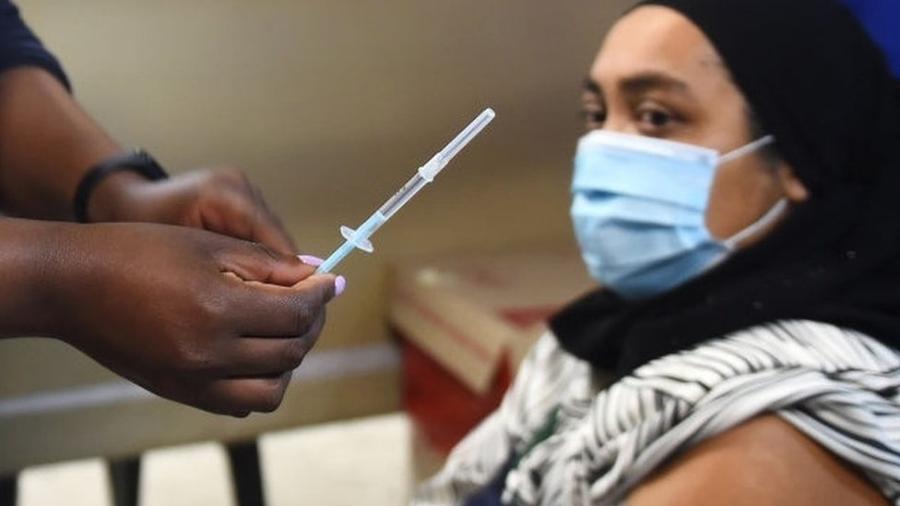 O presidente da África do Sul pediu a todos que tomem vacina contra a covid - Getty Images