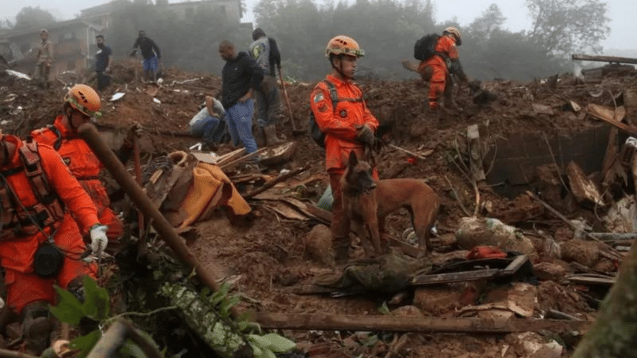 Operação de busca por vítimas em Petrópolis após fortes chuvas  - Reprodução/Reuters