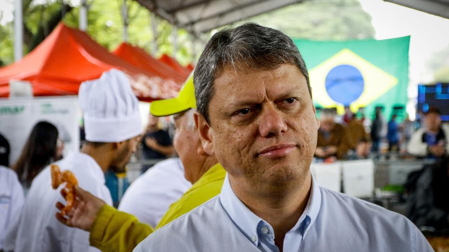 O atual governador de São Paulo, Tarcísio de Freitas, durante visita pela comemoração de 53 anos da CEAGESP, quando ainda era pré-candidato - 31.mai.2022 -Aloisio Mauricio/Estadão Conteúdo