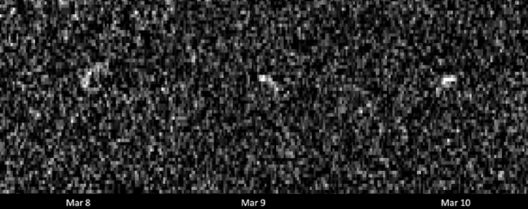 As imagens do asteroide Apophis obtidas até o momento são, como esta sequência de 2021, meros ecos recebidos pelas antenas de rádio Goldstone da Deep Space Network na Califórnia e Green Bank na Virgínia. O asteroide estava a 17 milhões de quilômetros de distância 