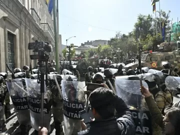 Exército tenta golpe de Estado na Bolívia e invade palácio do governo