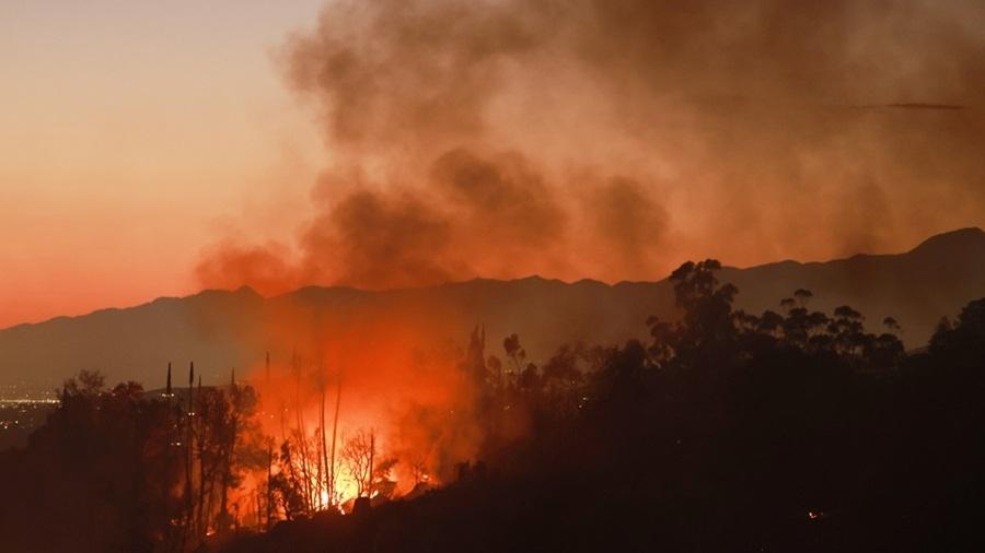 Califórnia enfrenta um começo precoce do que parece que será uma temporada intensa de incêndios florestais